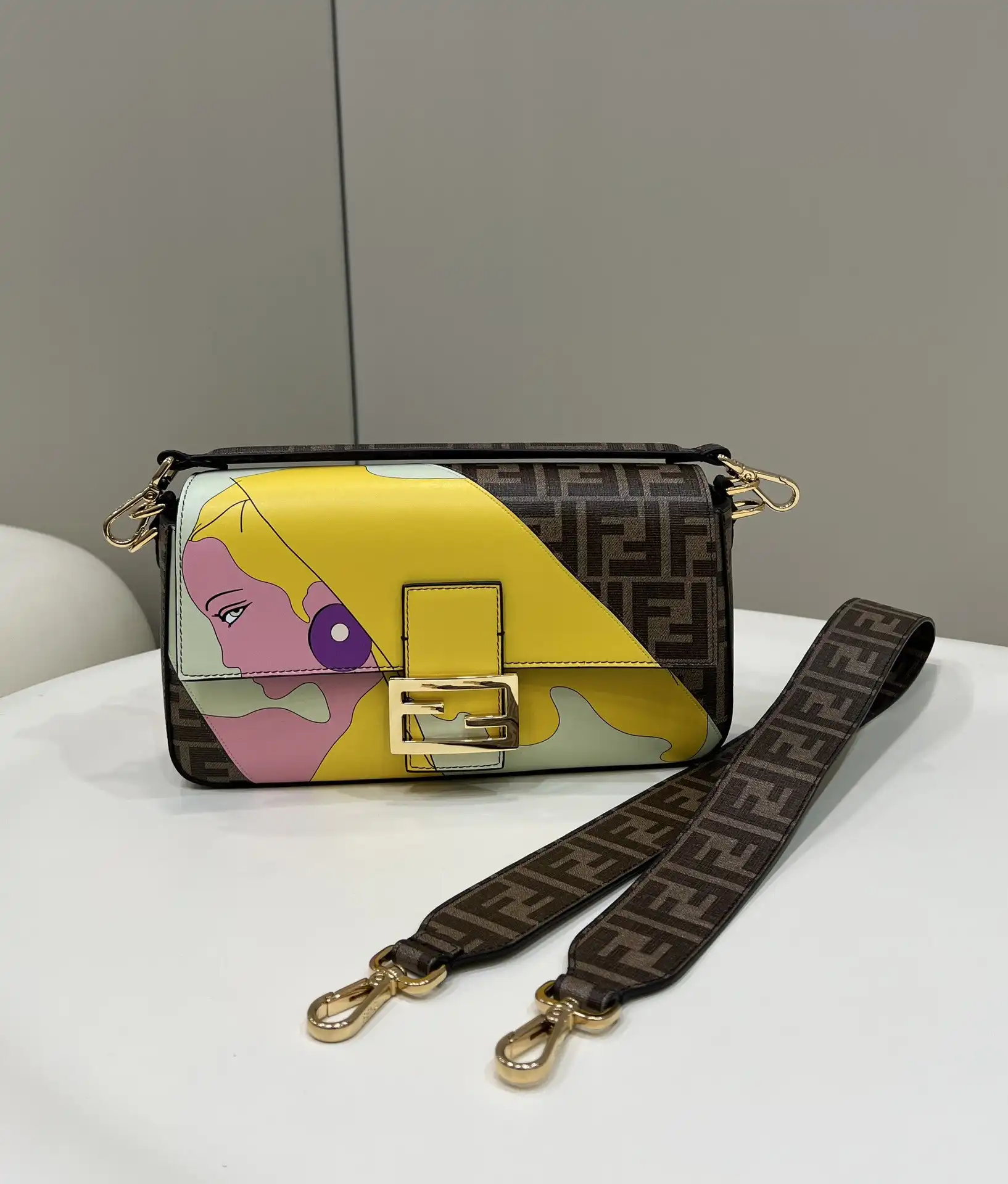 First bag ru FENDI BAGUETTE-27*6*14CM