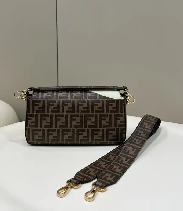 FENDI BAGUETTE-27*6*14CM