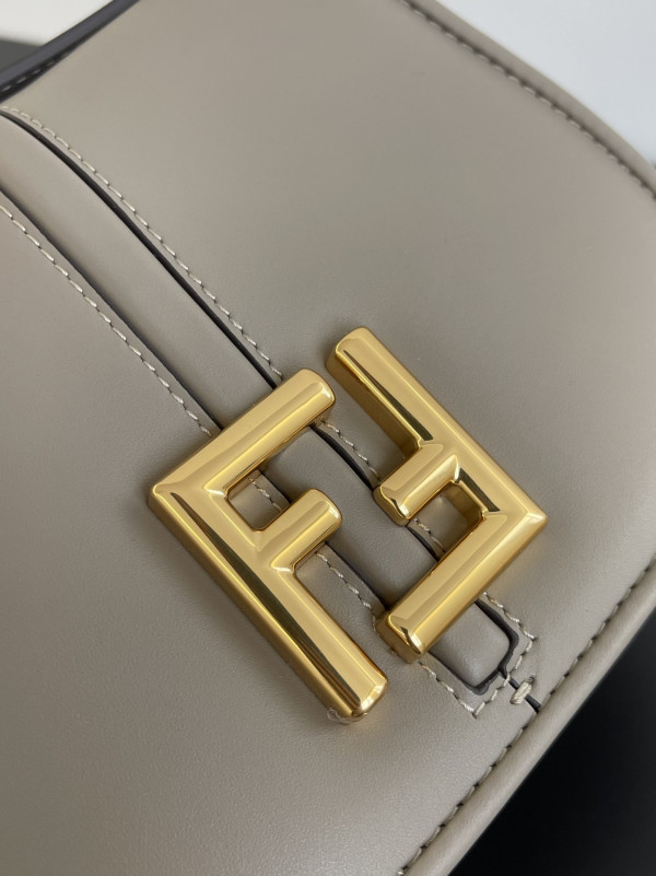 [FREE SHIPPING] Fendi C'mon -21*6.5*15CM