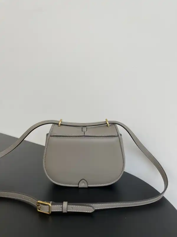 Frstbag ru Fendi C'mon -21*6.5*15CM