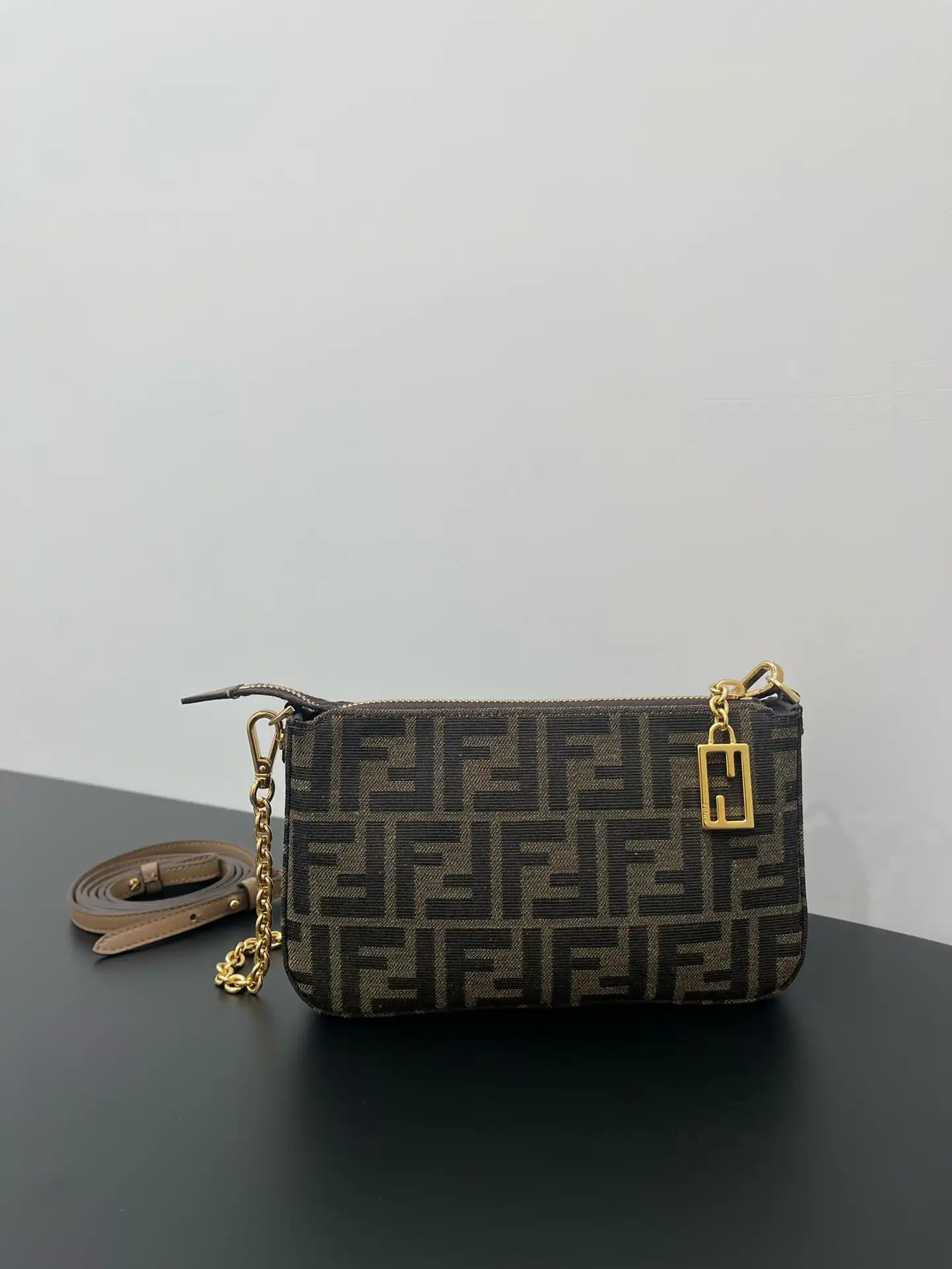 FENDI Baguette Pouch-20*3*13cm