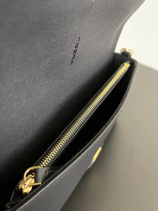 Fendi Graphy Bag-22*5*11CM