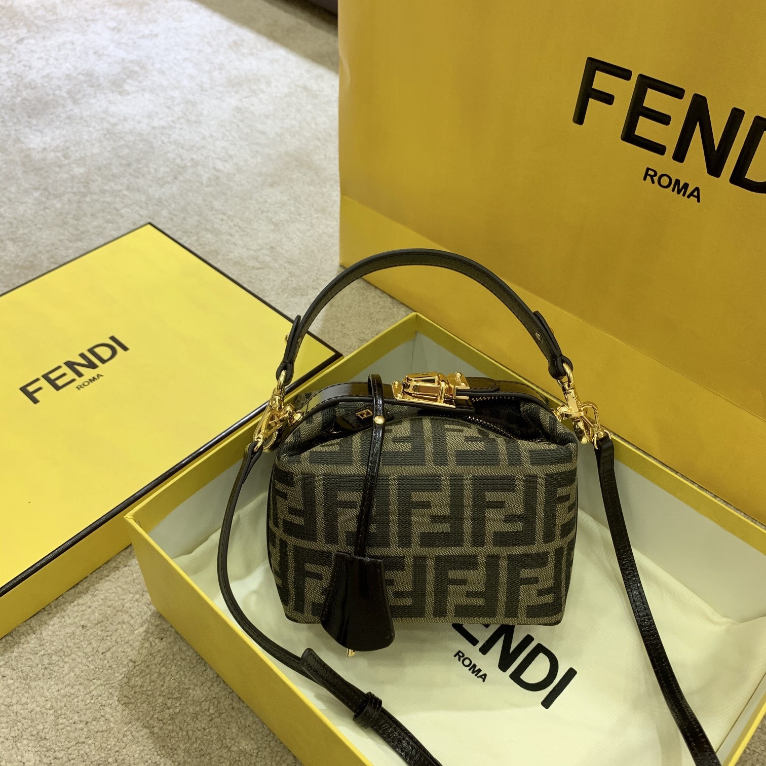 HOT SALE Fendi vintage Bag-16*9*11CM