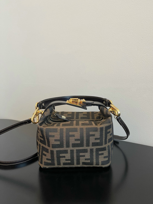 HOT SALE FendI Vintage Bag-16x9x11cm