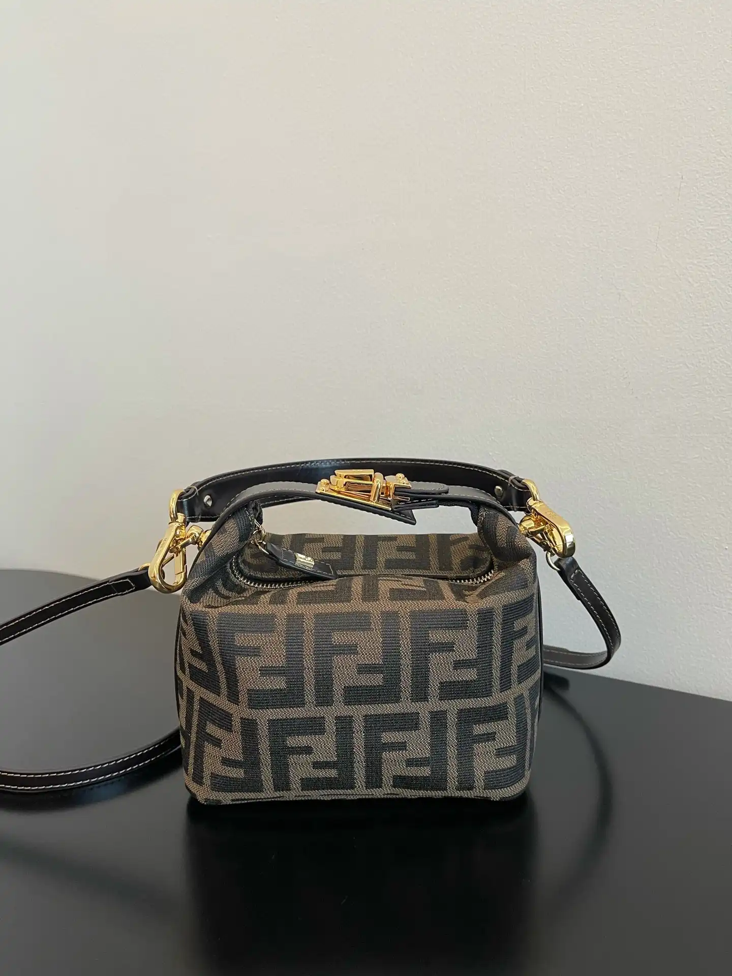 FendI Vintage Bag-16x9x11cm