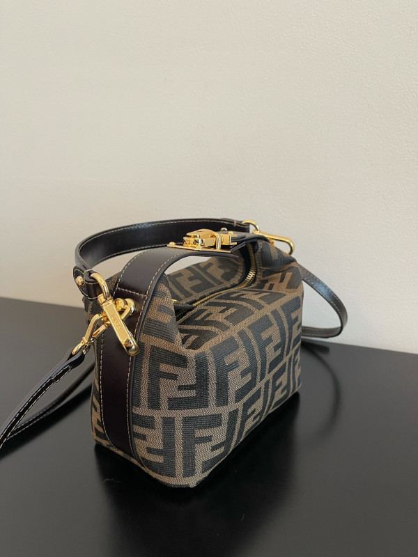 HOT SALE FendI Vintage Bag-16x9x11cm