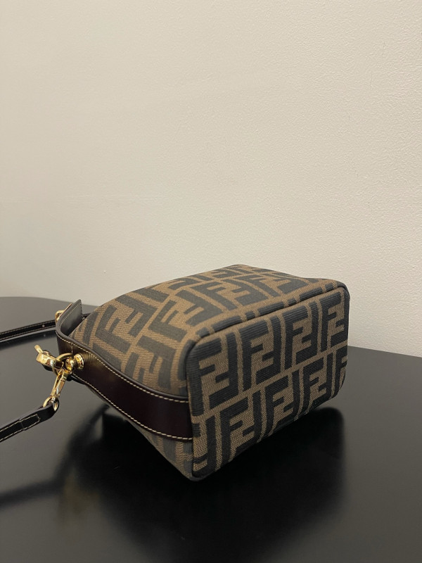 HOT SALE FendI Vintage Bag-16x9x11cm