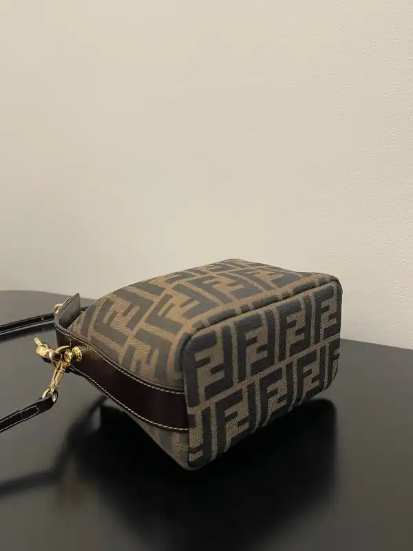 FendI Vintage Bag-16x9x11cm