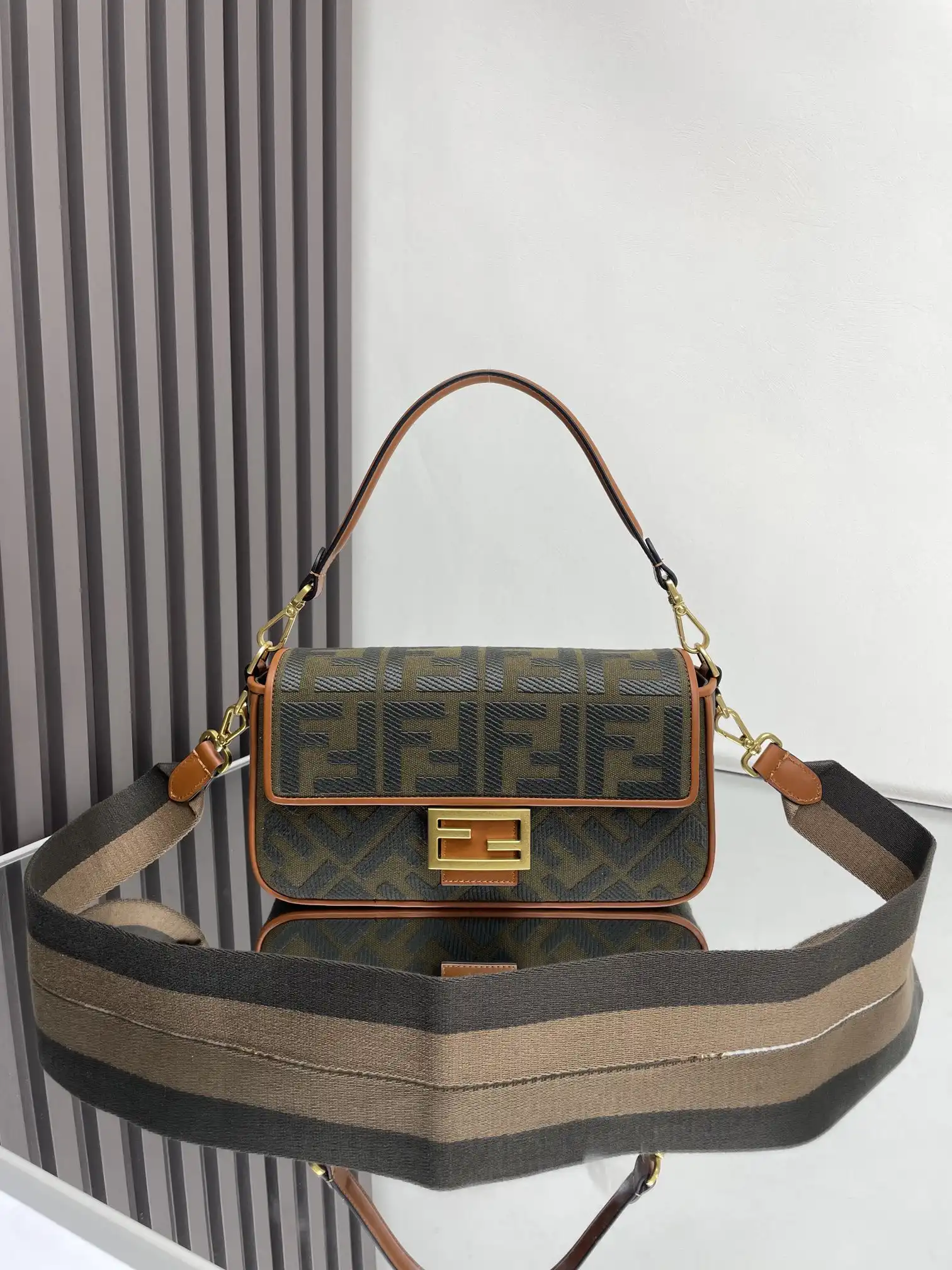 First bag ru FENDI BAGUETTE-26*13*6CM