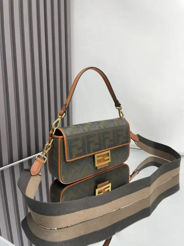 First bag ru FENDI BAGUETTE-26*13*6CM