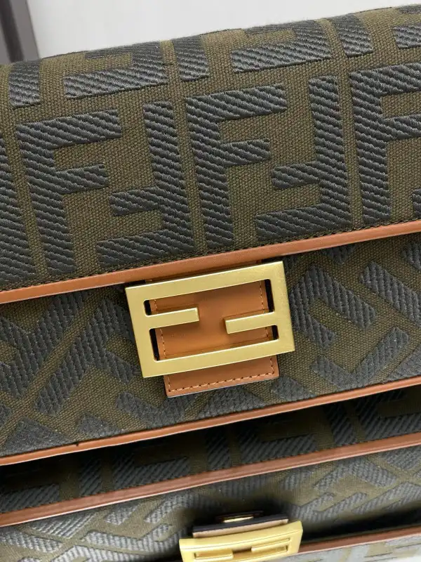 FENDI BAGUETTE-26*13*6CM