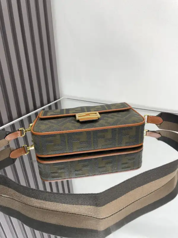 First bag ru FENDI BAGUETTE-26*13*6CM