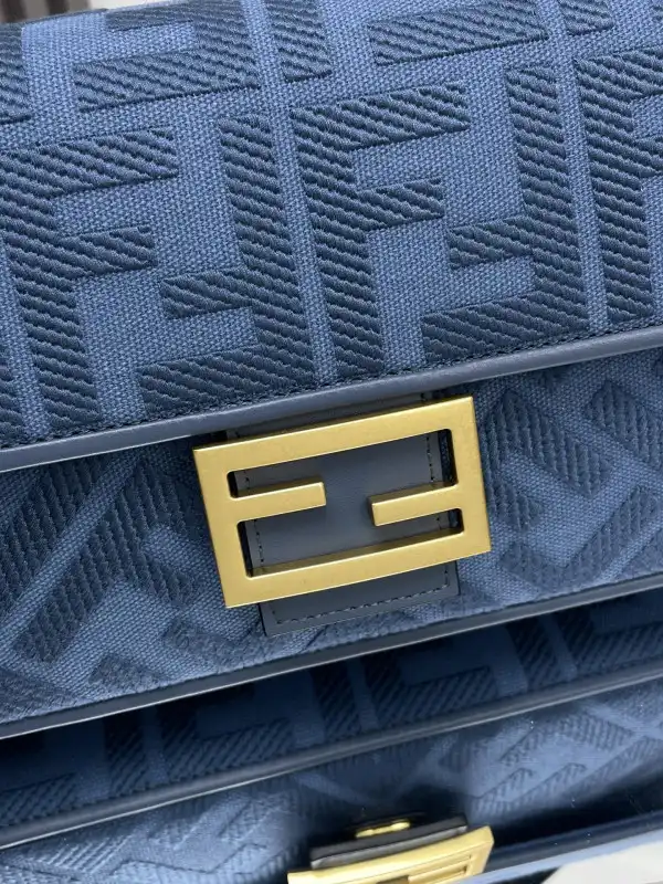 FENDI BAGUETTE-26*13*6CM