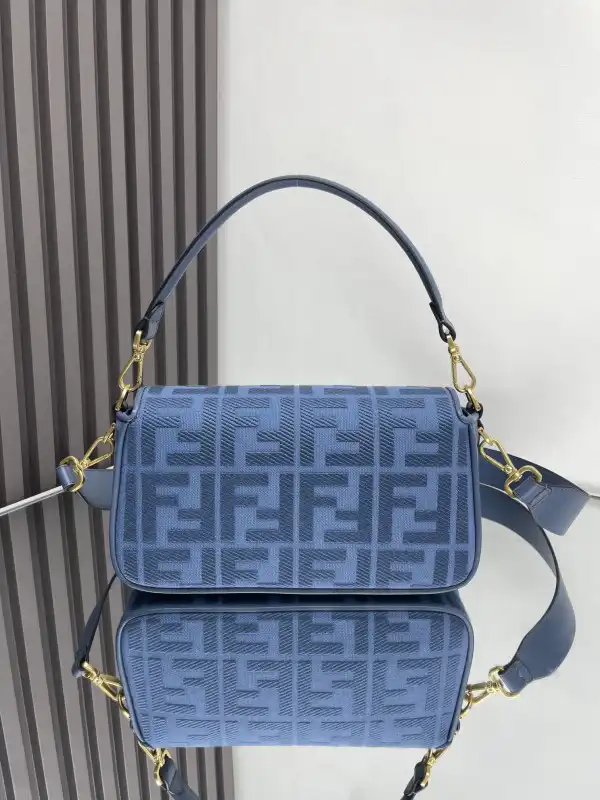 First bag ru FENDI BAGUETTE-26*13*6CM