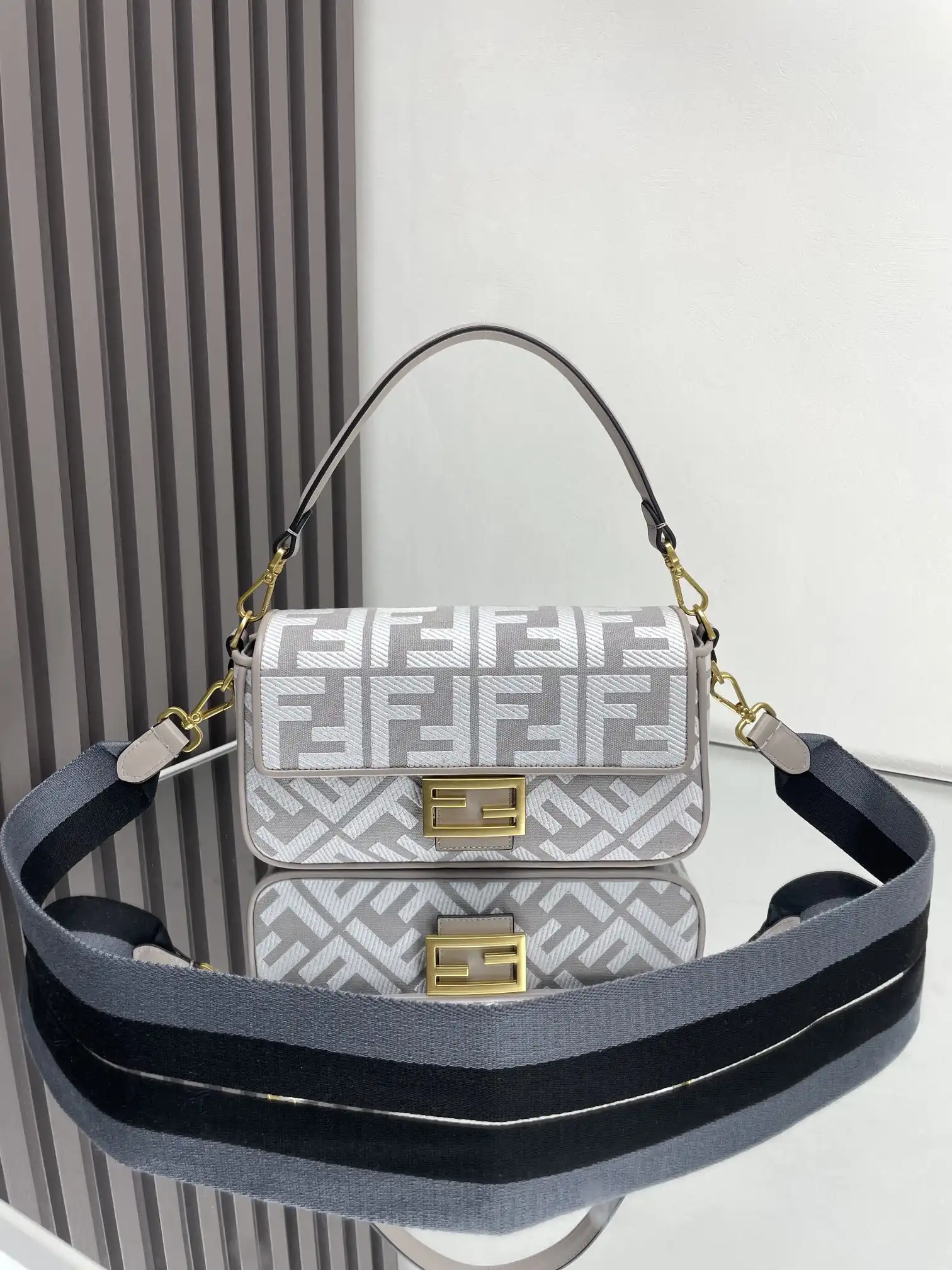 First bag ru FENDI BAGUETTE-26*13*6CM