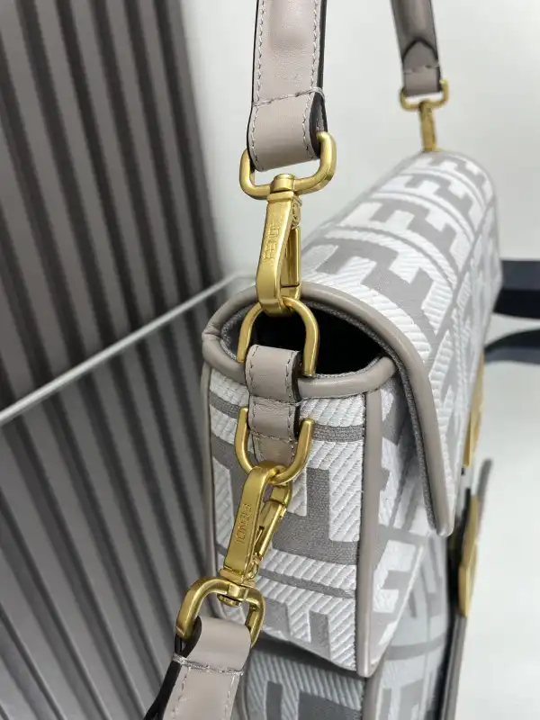 First bag ru FENDI BAGUETTE-26*13*6CM