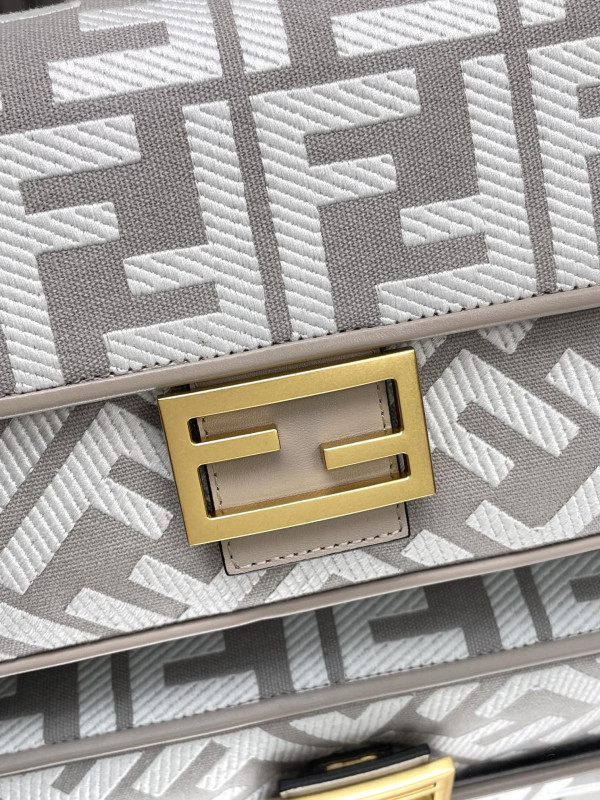 FENDI BAGUETTE-26*13*6CM