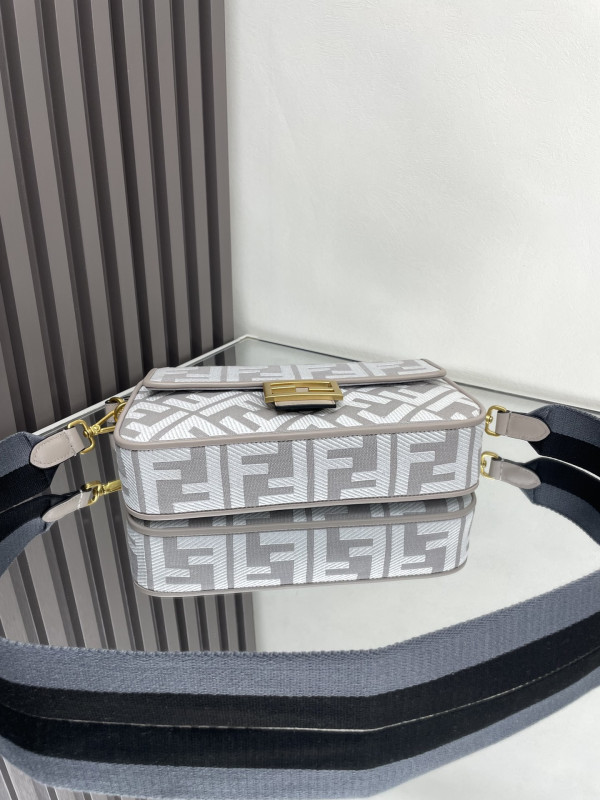 FENDI BAGUETTE-26*13*6CM