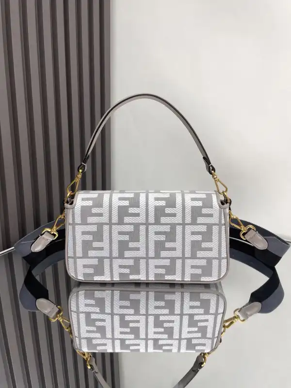 FENDI BAGUETTE-26*13*6CM