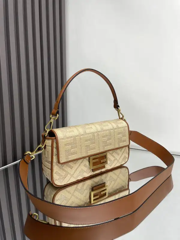 First bag ru FENDI BAGUETTE-26*13*6CM