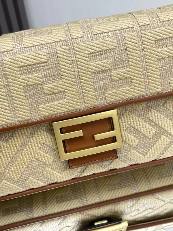 FENDI BAGUETTE-26*13*6CM