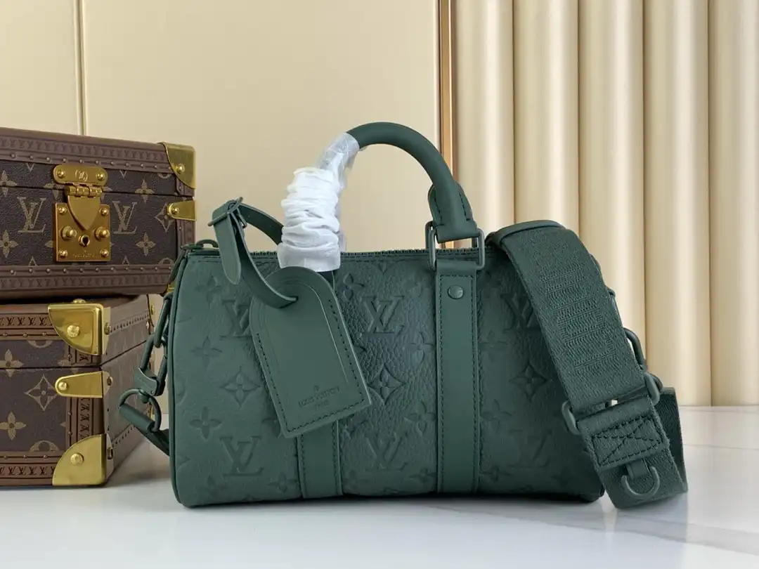 Eliminating the middleman and passing on savings to you. With massive production and tax-free benefits Louis Vuitton SPEEDY 25