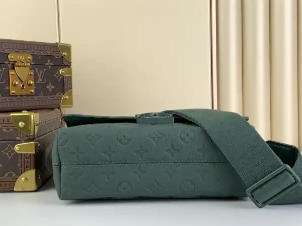 LOUIS VUITTON S-Cape Messenger-28*16*10cm