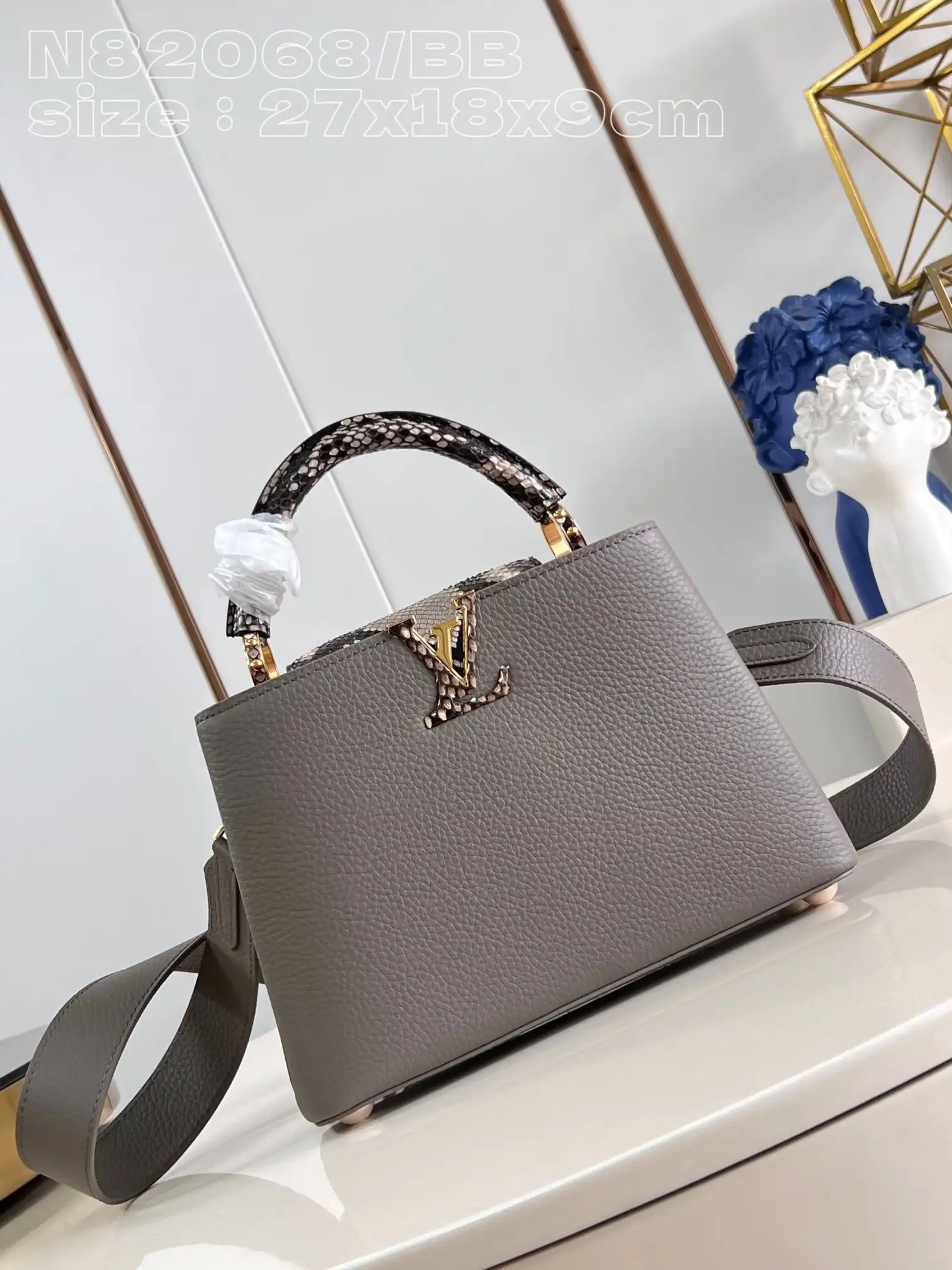 First bag ru LOUIS VUITTON CAPUCINES BB-27*18*9CM