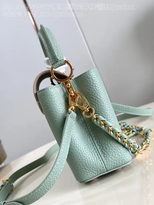 First bag ru LOUIS VUITTON CAPUCINES MINI-21*14*8CM