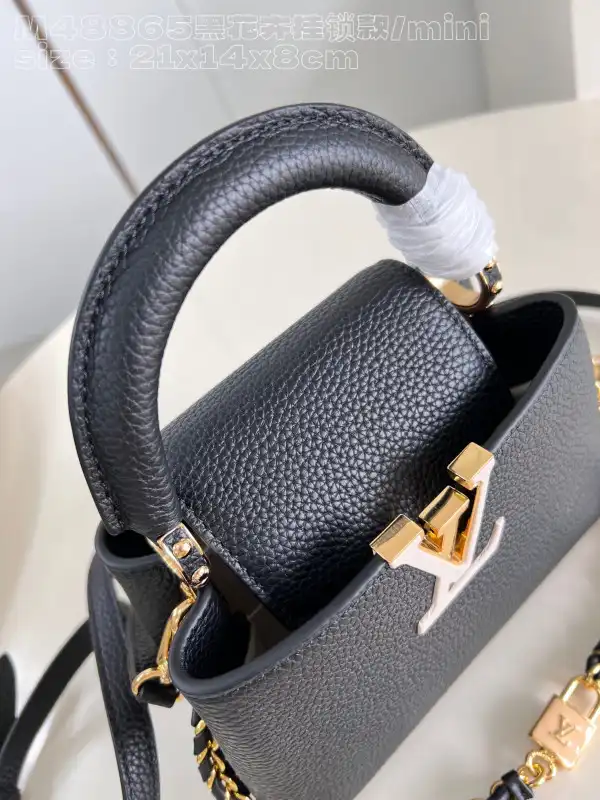 First bag ru LOUIS VUITTON CAPUCINES MINI-21*14*8CM