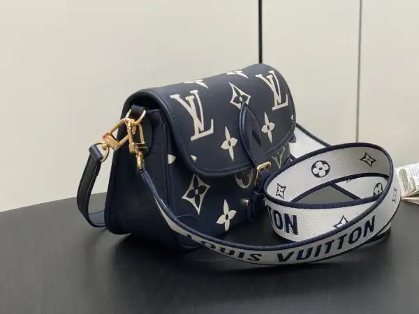 Aaa replica bags LOUIS VUITTON Nano Diane-24*15*9 CM