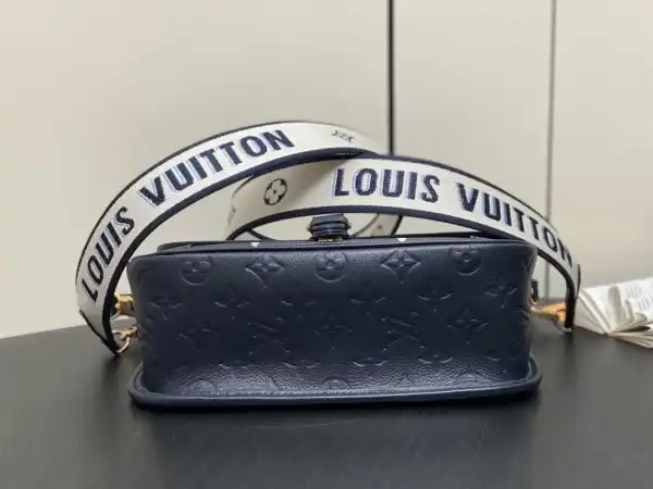 LOUIS VUITTON Nano Diane-24*15*9 CM