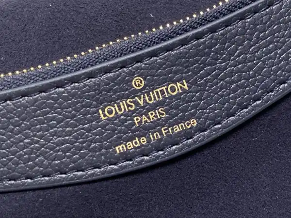 LOUIS VUITTON Nano Diane-24*15*9 CM