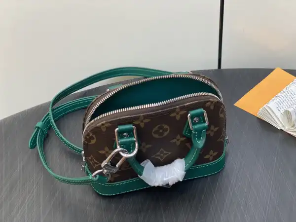 First bag ru LOUIS VUITTON Nano Alma-18*12*8cm