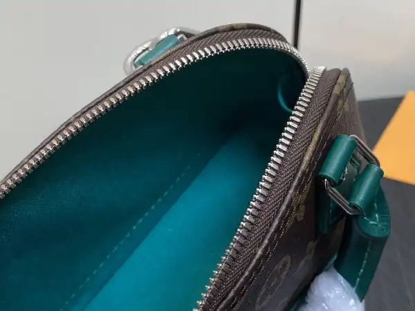 First bag ru LOUIS VUITTON Nano Alma-18*12*8cm