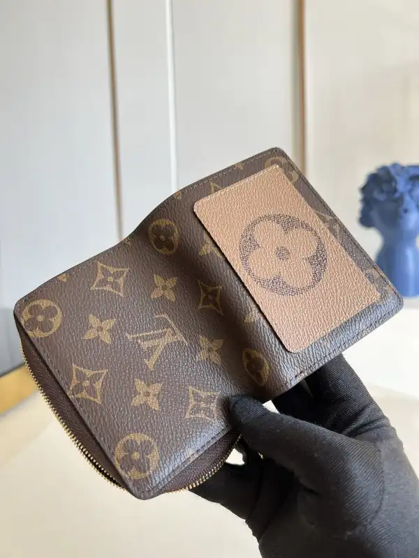 First bag ru LOUIS VUITTON Juliette WALLET-13.5*11*3 cm