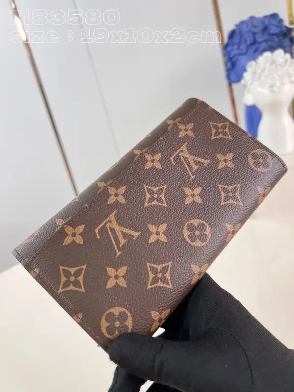 First bag ru Louis Vuitton SARAH WALLET-19*10.5*2cm