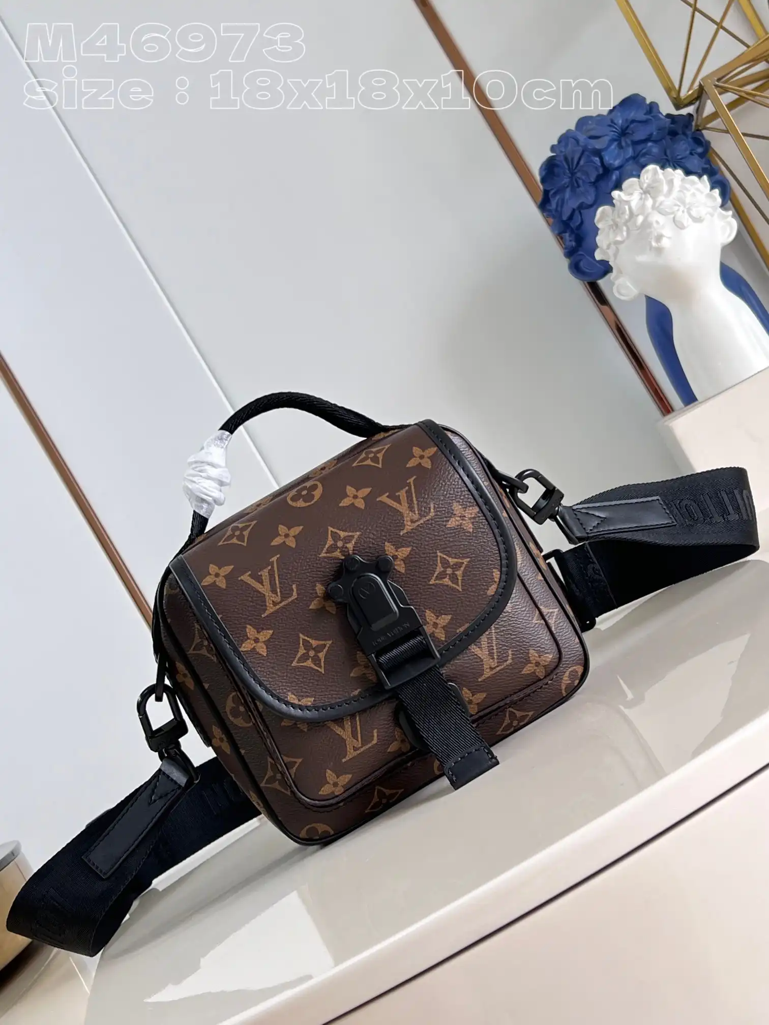 Aaa replica ru LOUIS VUITTON Trail Messenger-18*18*10CM