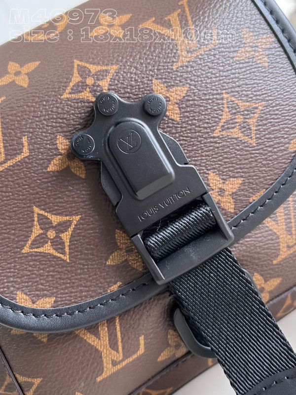 [FREE SHIPPING] LOUIS VUITTON Trail Messenger-18*18*10CM