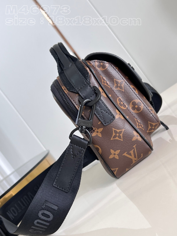 [FREE SHIPPING] LOUIS VUITTON Trail Messenger-18*18*10CM