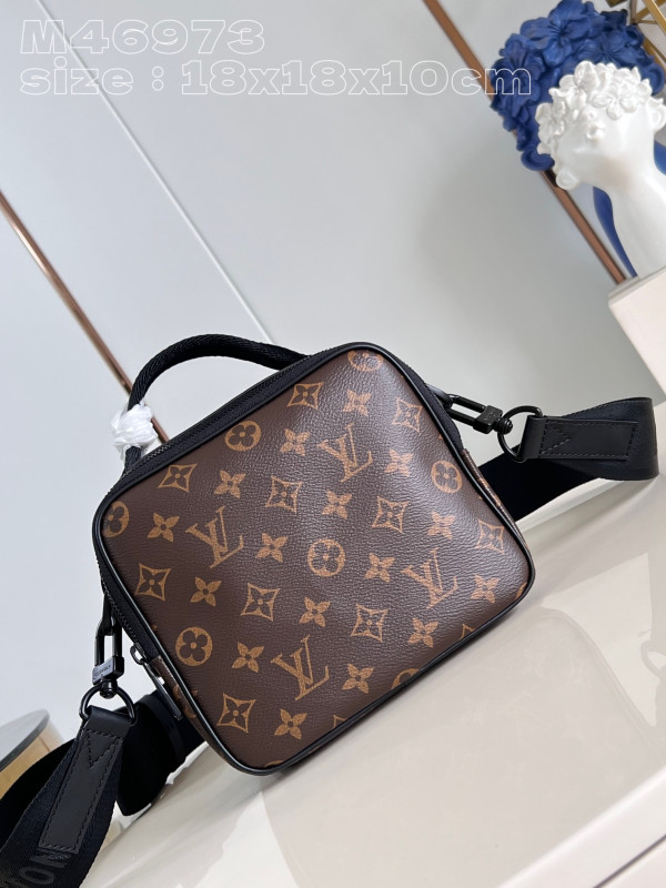 [FREE SHIPPING] LOUIS VUITTON Trail Messenger-18*18*10CM