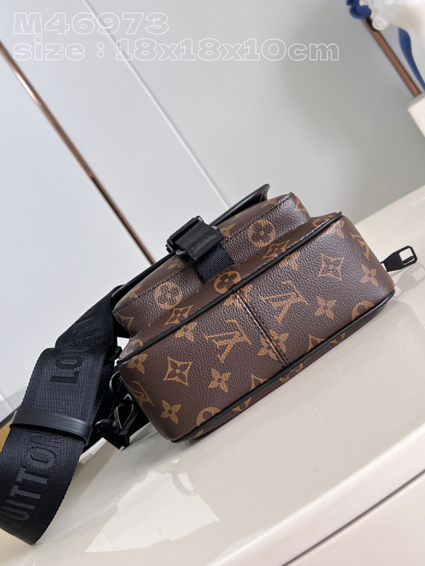 [FREE SHIPPING] LOUIS VUITTON Trail Messenger-18*18*10CM