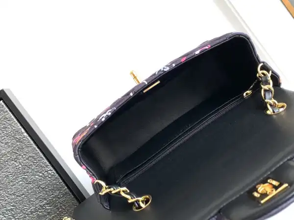 CHANEL FLAP BAG 20CM