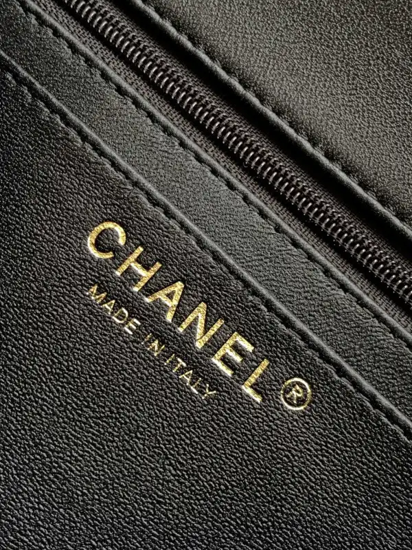 CHANEL FLAP BAG 20CM