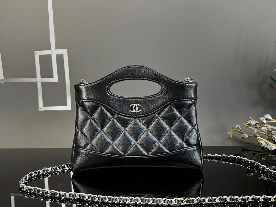 CHANEL 24S 31bag nano -21*17*3.5cm