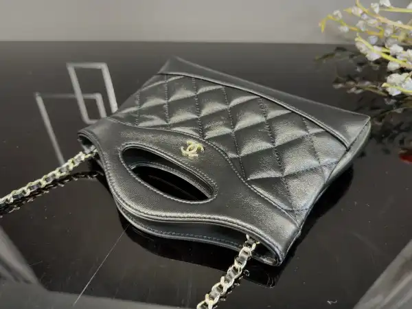 CHANEL 24S 31bag nano -21*17*3.5cm