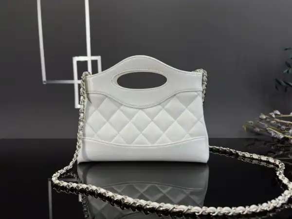 CHANEL 24S 31bag nano -21*17*3.5cm