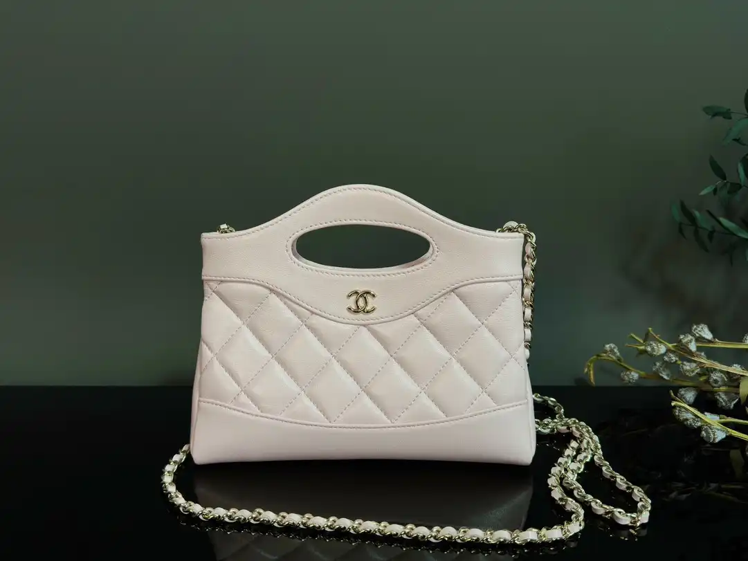 CHANEL 24S 31bag nano -21*17*3.5cm