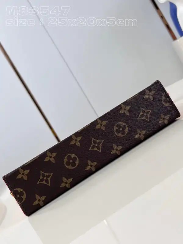 LOUIS VUITTON Poche Toilette-25*20*5.5cm