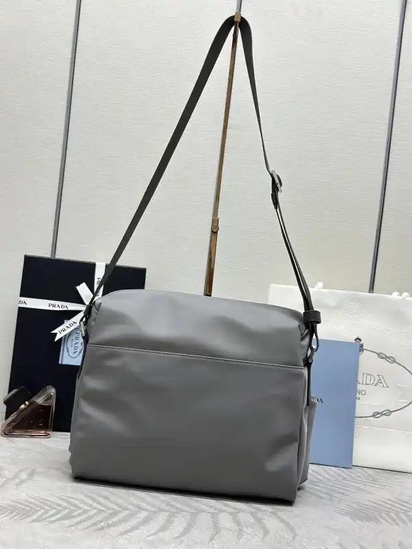 First bag ru Prada MEN BAG-29*23*15CM